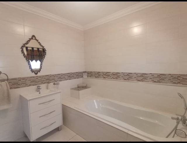 4 BEDROOM HOUSE FOR SALE IN THREE RIVERS EAST